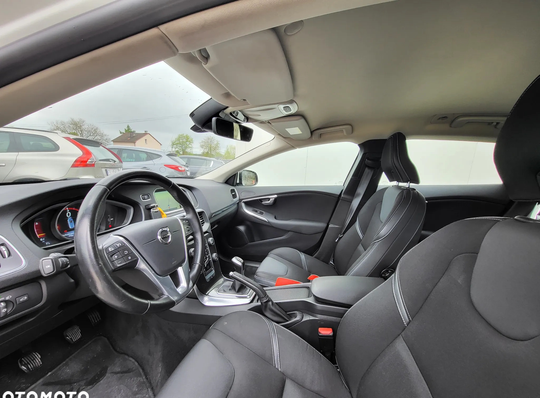 Volvo V40 cena 52400 przebieg: 191200, rok produkcji 2016 z Trzebiatów małe 137